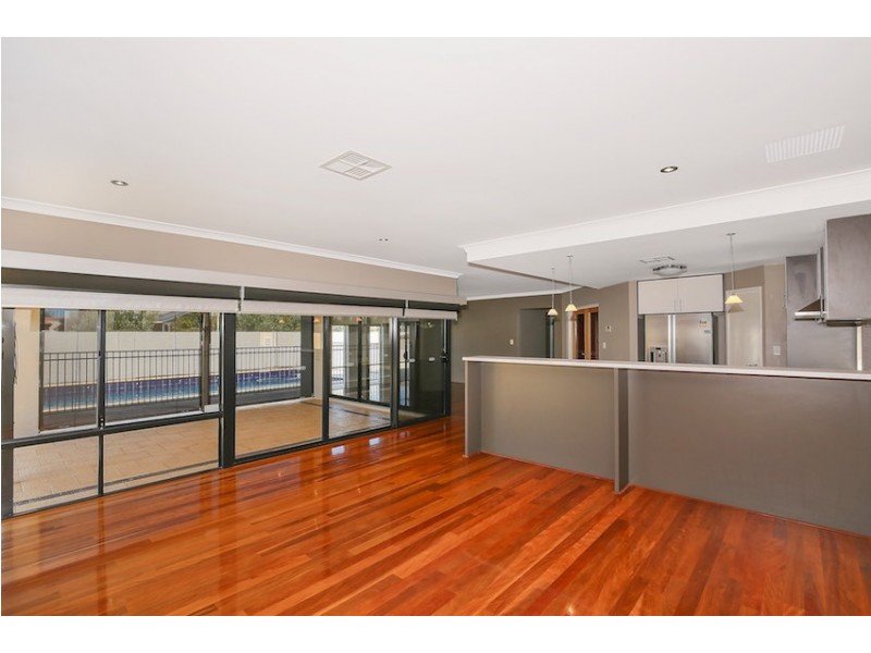 8 Lady Stirling Parade, Madora Bay WA 6210