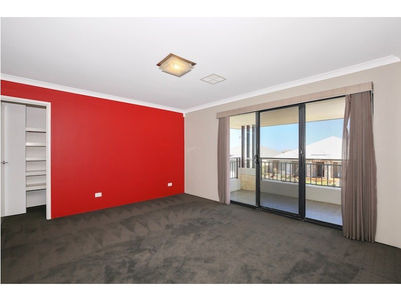 8 Lady Stirling Parade, Madora Bay WA 6210