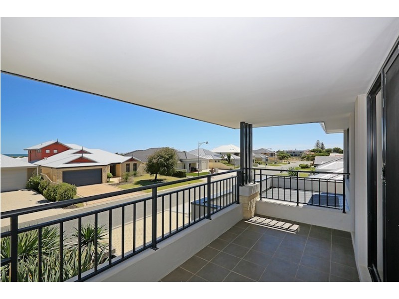 8 Lady Stirling Parade, Madora Bay WA 6210