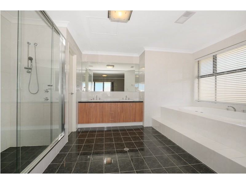 8 Lady Stirling Parade, Madora Bay WA 6210