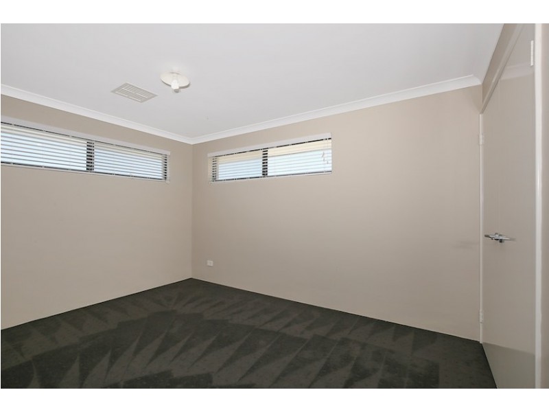 8 Lady Stirling Parade, Madora Bay WA 6210