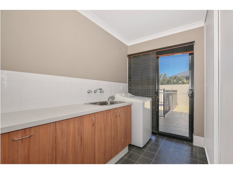 8 Lady Stirling Parade, Madora Bay WA 6210