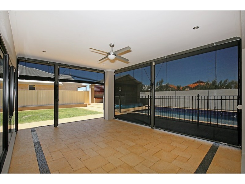 8 Lady Stirling Parade, Madora Bay WA 6210