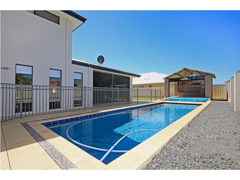 8 Lady Stirling Parade, Madora Bay WA 6210