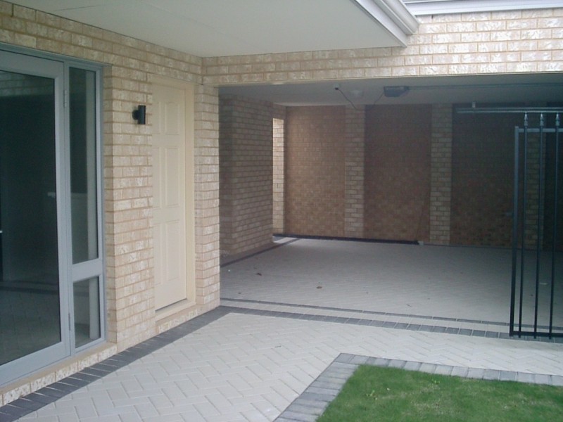 2/6 Valley Rd, Halls Head WA 6210