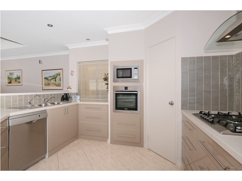 11 Condor Mews, Halls Head WA 6210