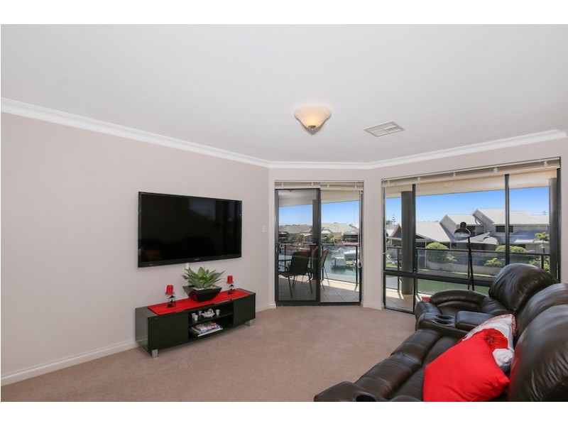 11 Condor Mews, Halls Head WA 6210