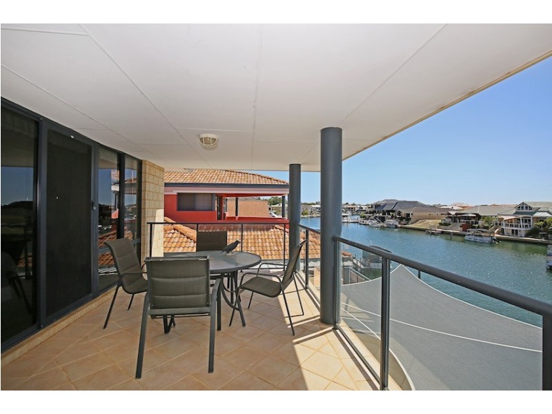 11 Condor Mews, Halls Head WA 6210