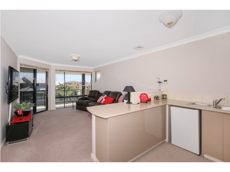 11 Condor Mews, Halls Head WA 6210