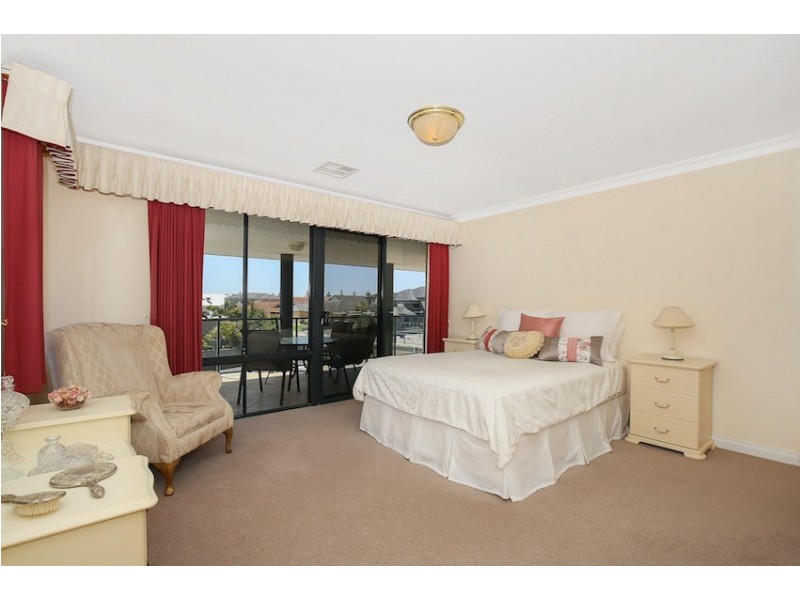 11 Condor Mews, Halls Head WA 6210