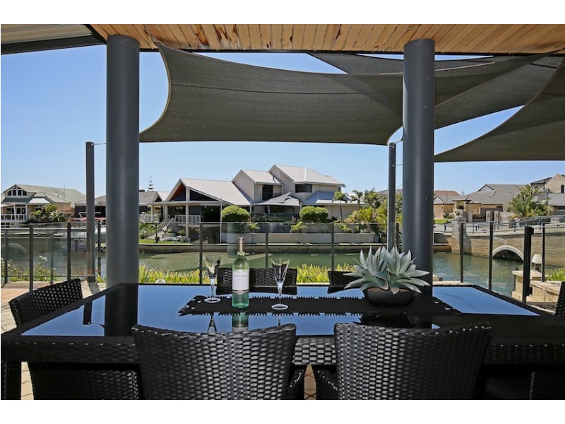 11 Condor Mews, Halls Head WA 6210