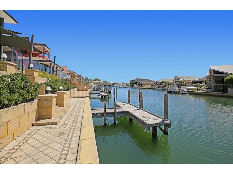 11 Condor Mews, Halls Head WA 6210