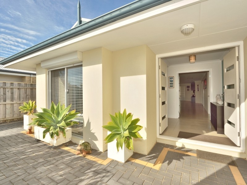 271 Peelwood Parade, Halls Head WA 6210