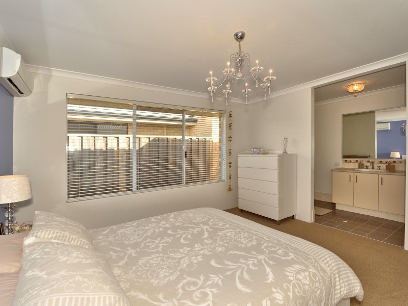 271 Peelwood Parade, Halls Head WA 6210