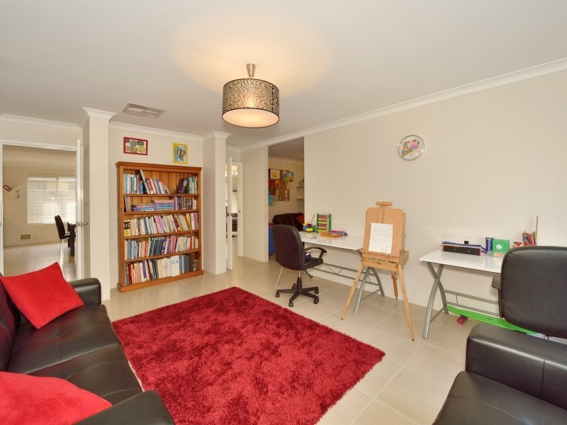 271 Peelwood Parade, Halls Head WA 6210