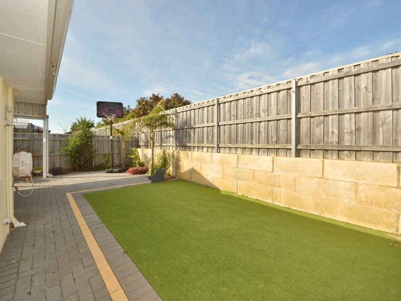 271 Peelwood Parade, Halls Head WA 6210