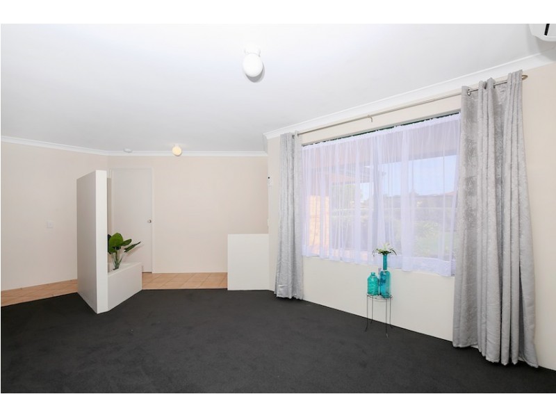 6 Malabor Mews, Halls Head WA 6210