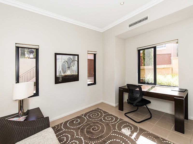 19/2 The Pass, Dawesville WA 6211