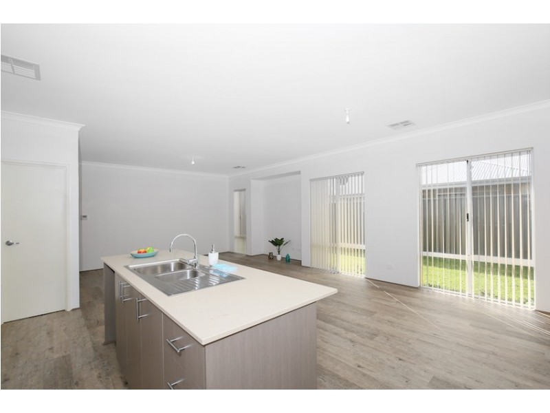 84 Bridgewater Blvd, Erskine WA 6210