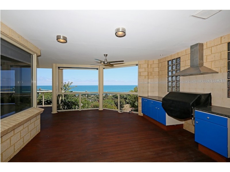 15 Magnetic Square, Halls Head WA 6210