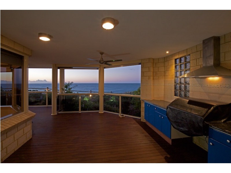 15 Magnetic Square, Halls Head WA 6210