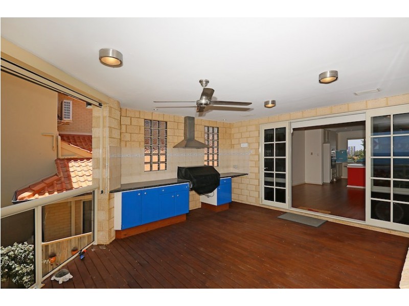 15 Magnetic Square, Halls Head WA 6210