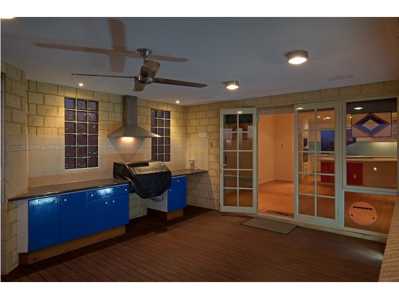 15 Magnetic Square, Halls Head WA 6210