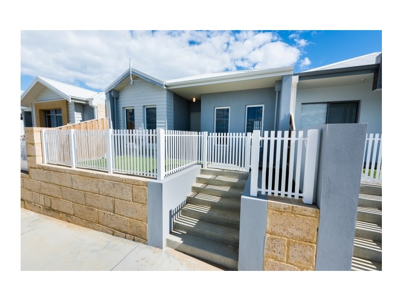 6 RUFA LANE, Halls Head WA 6210