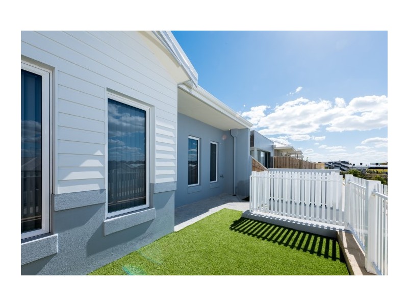 6 RUFA LANE, Halls Head WA 6210