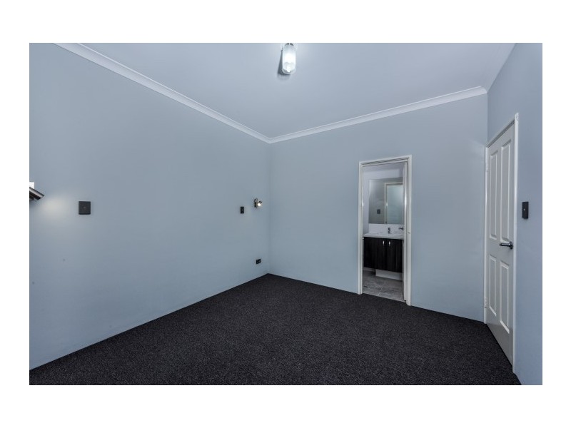 6 RUFA LANE, Halls Head WA 6210