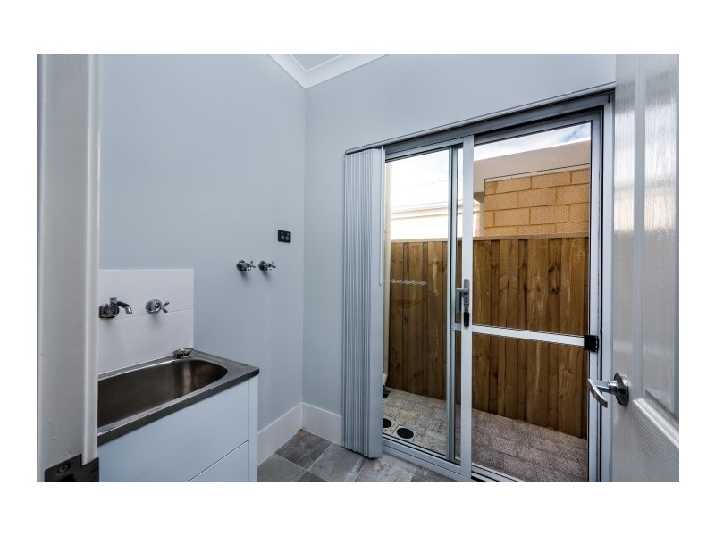 6 RUFA LANE, Halls Head WA 6210