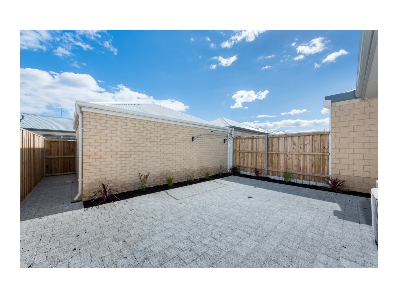 6 RUFA LANE, Halls Head WA 6210