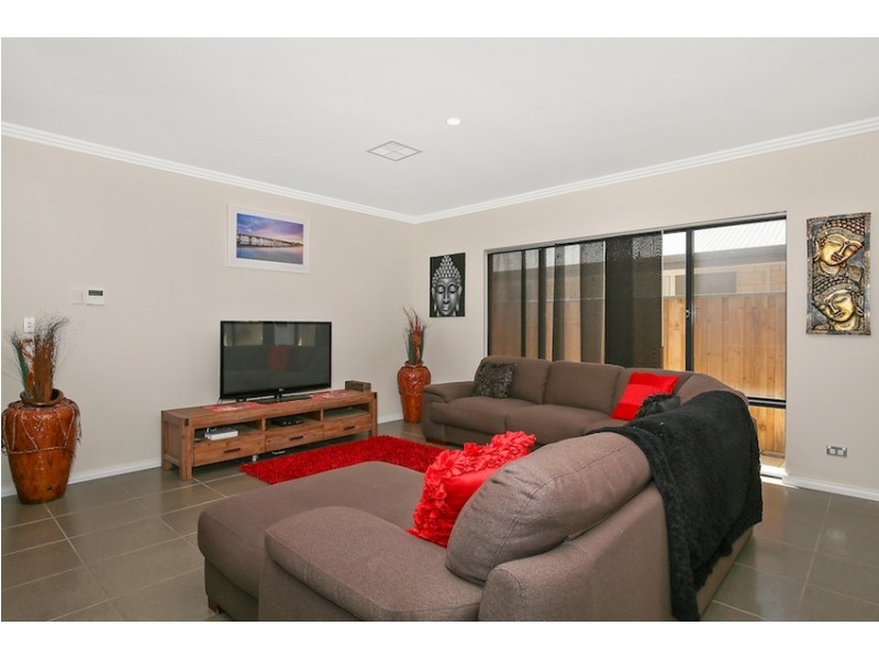 28 Skylark Loop, Erskine WA 6210