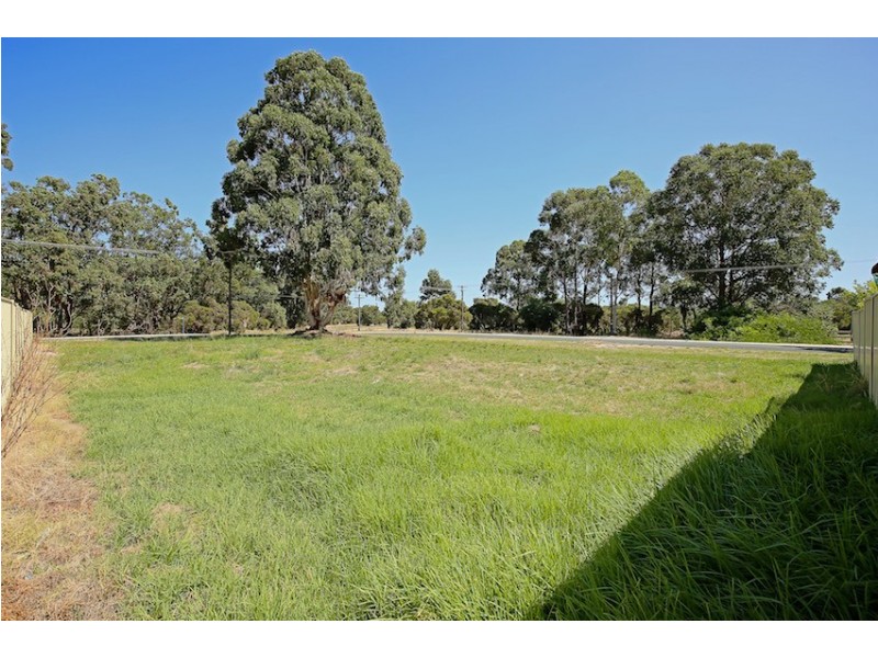 1 Longo Avenue, Pinjarra WA 6208
