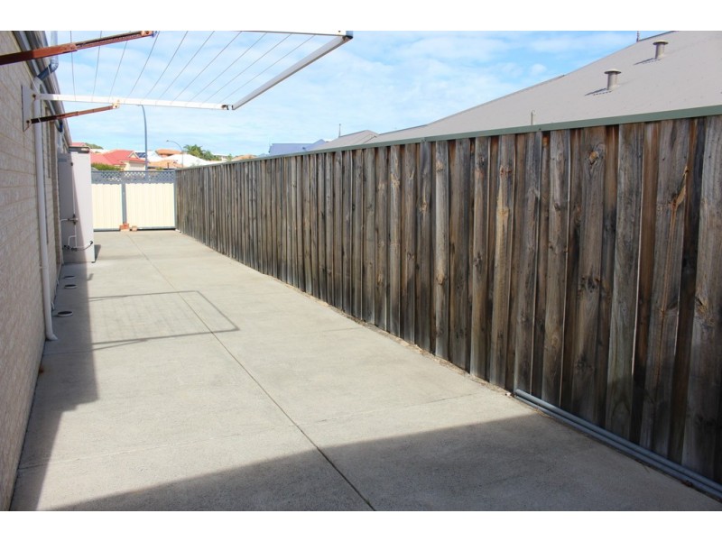 1 Lilly Pilly Lookout, Halls Head WA 6210