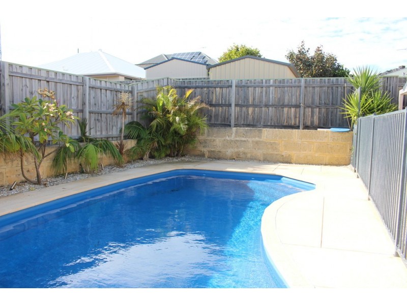 1 Lilly Pilly Lookout, Halls Head WA 6210