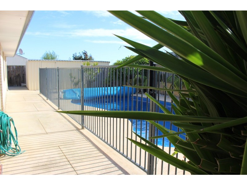 1 Lilly Pilly Lookout, Halls Head WA 6210