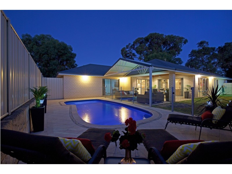 1 Evella Cove, Lakelands WA 6180