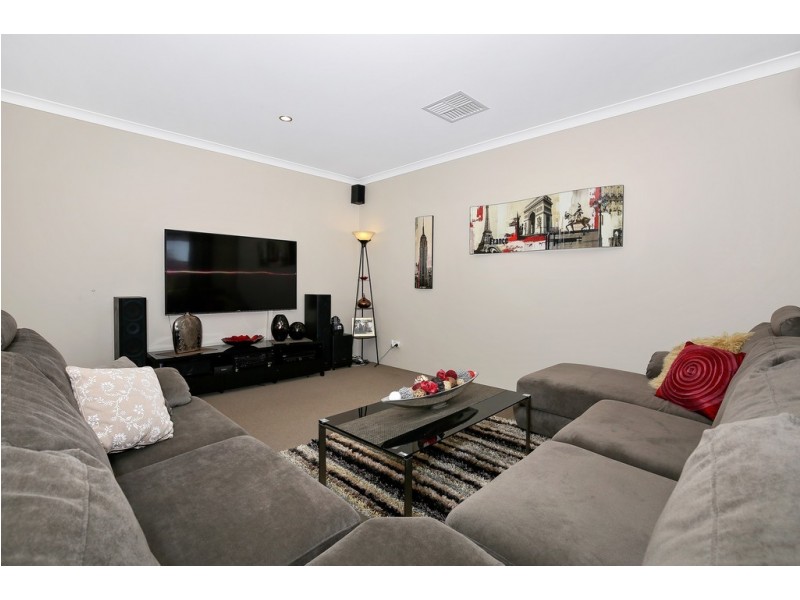 1 Evella Cove, Lakelands WA 6180