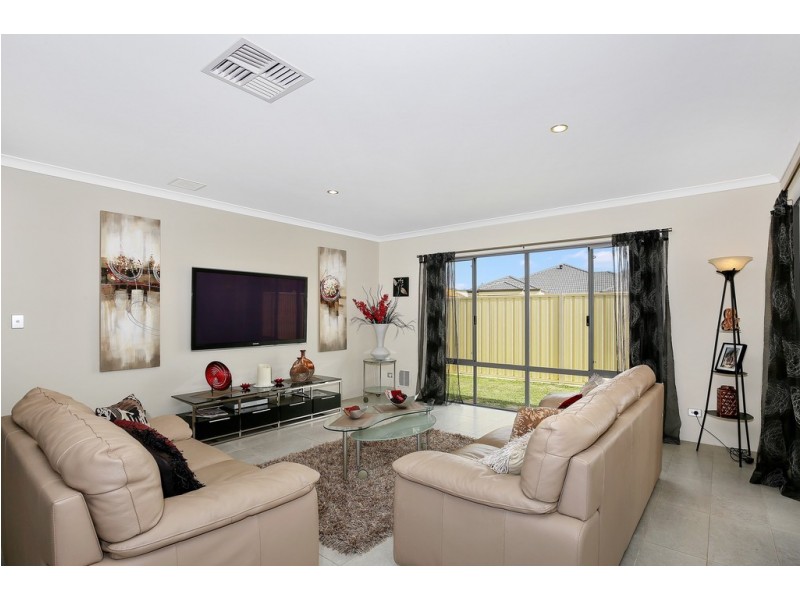 1 Evella Cove, Lakelands WA 6180