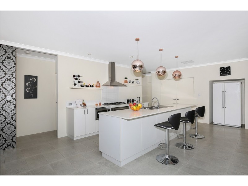 1 Evella Cove, Lakelands WA 6180