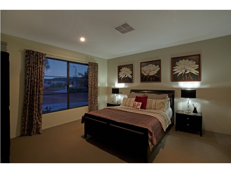 1 Evella Cove, Lakelands WA 6180