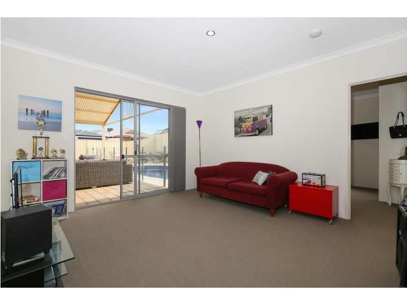 1 Evella Cove, Lakelands WA 6180