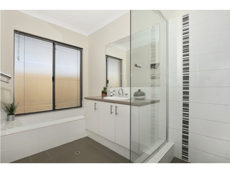 1 Evella Cove, Lakelands WA 6180