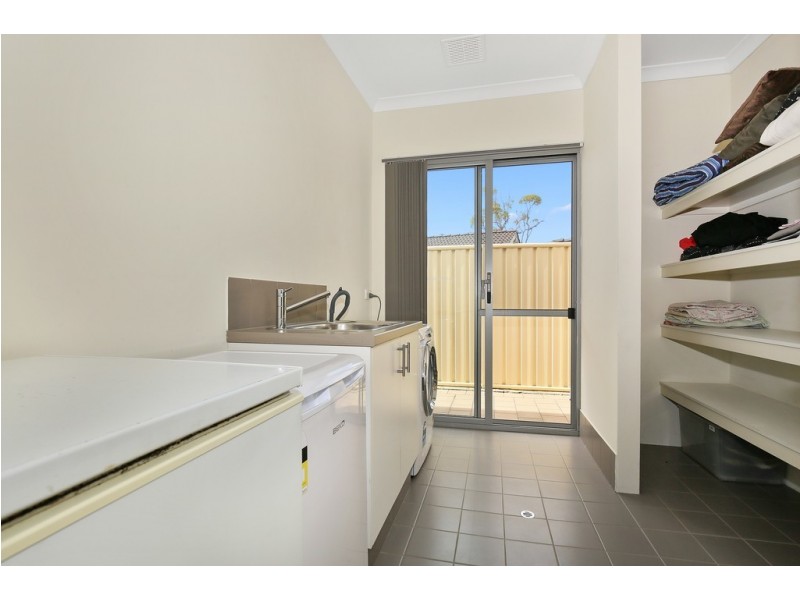 1 Evella Cove, Lakelands WA 6180