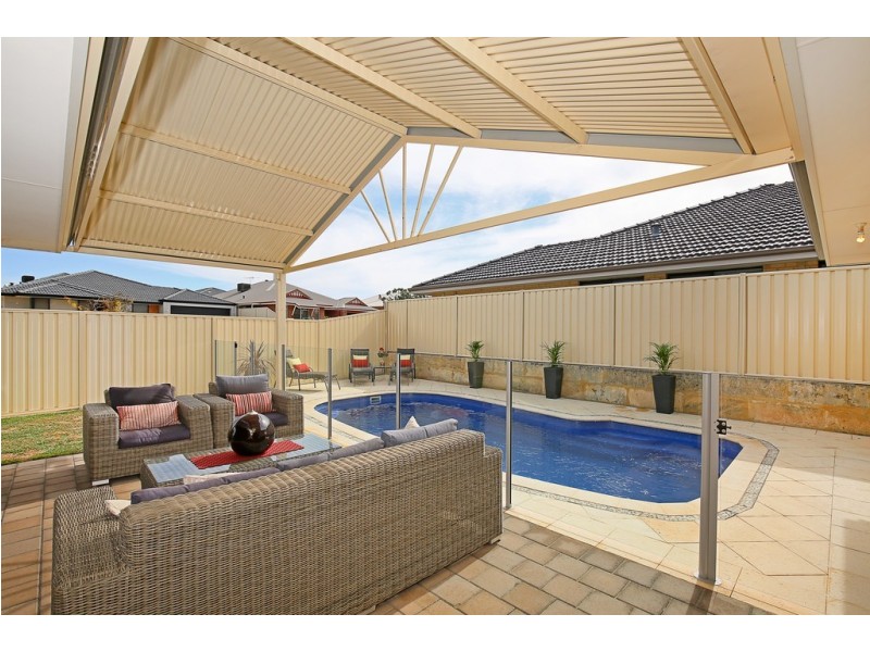 1 Evella Cove, Lakelands WA 6180