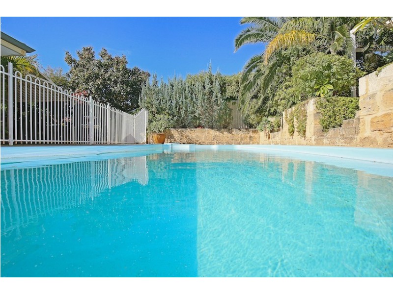 104 Mclarty Road, Halls Head WA 6210