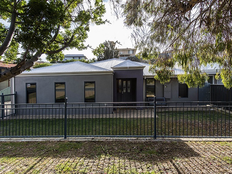 64 Janis Street, Halls Head WA 6210