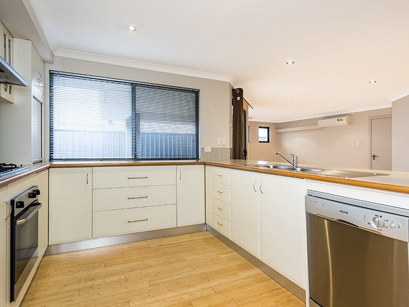 64 Janis Street, Halls Head WA 6210