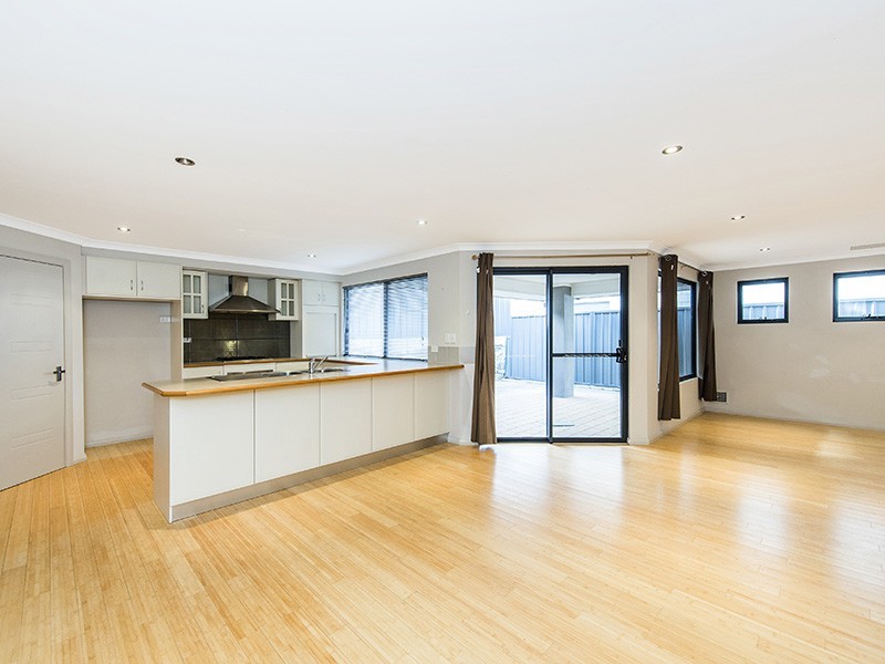 64 Janis Street, Halls Head WA 6210